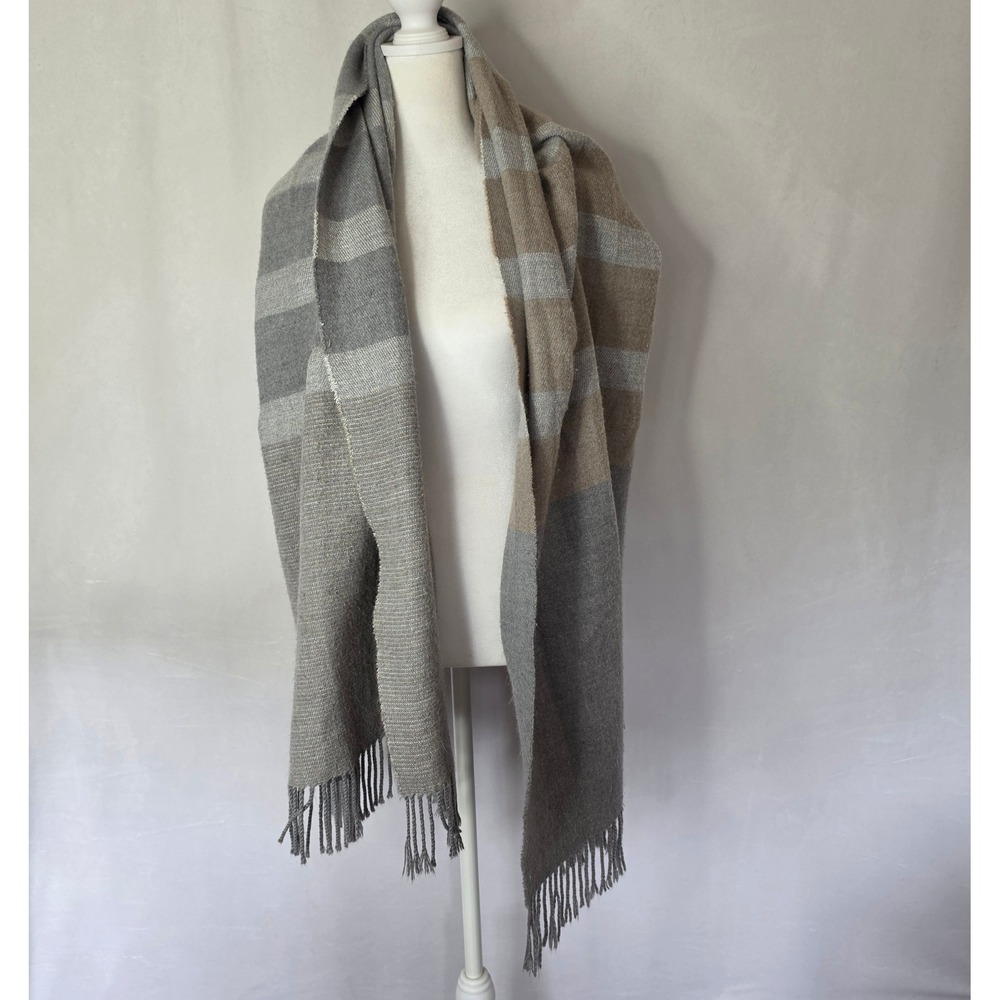 Vintage Calvin Klein chunky knit
blanket shawl scarf
